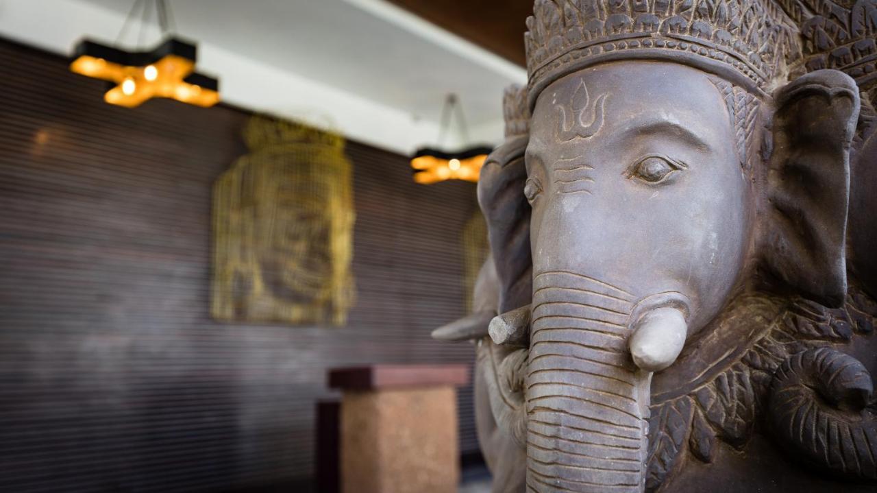 Shintana Saya La Maison Сіємреап Екстер'єр фото A statue of Ganesha at the hotel